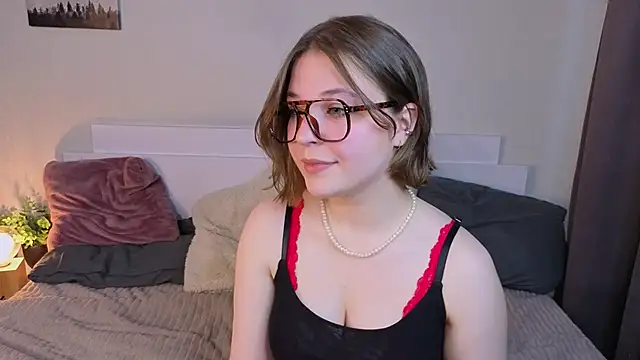 Snapshot of Next2Marie chatting on May 2026 06:19:02 AM Next2Marie online show from May 2026 06:19:02 AM