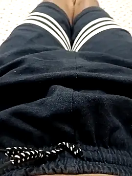 Uzieham22 online show from April 2026 06:19:01 PM