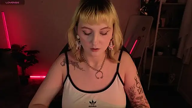 Roziett Belle online show from March 2026 09:02:02 AM