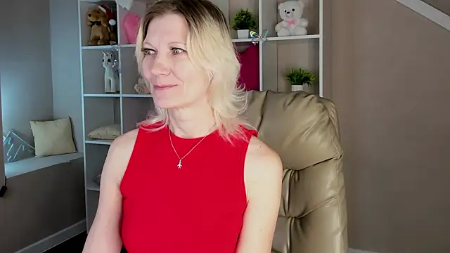 Julie Lucas online show from March 2026 12:38:01 AM