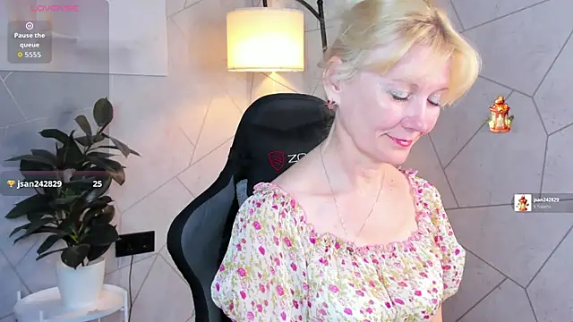 Julie Lucas online show from June 2026 12:23:01 AM