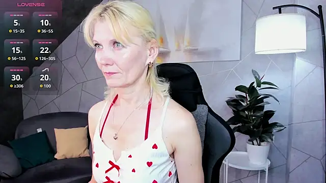 Snapshot of Julie_Lucas chatting on June 2026 11:55:01 PM Julie Lucas online show from June 2026 11:55:01 PM