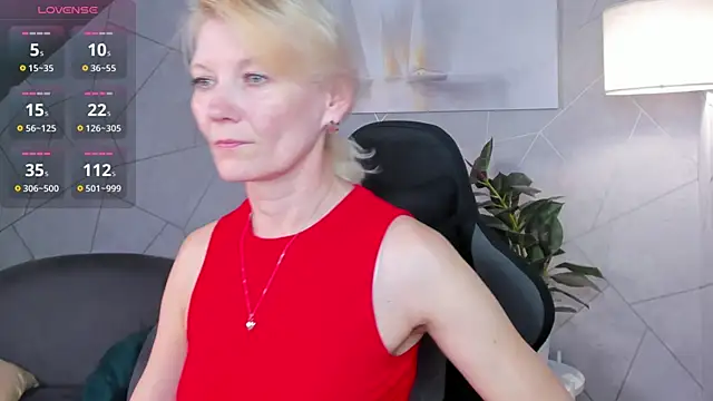 Snapshot of Julie_Lucas chatting on June 2026 11:57:02 PM Julie Lucas online show from June 2026 11:57:02 PM