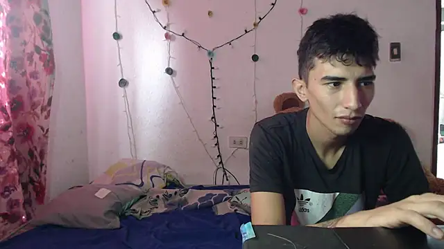 Chloe Candys online show from April 2026 04:36:02 PM