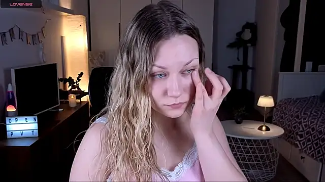 Snapshot of missyourtouch chatting on April 2026 05:32:02 PM missyourtouch online show from April 2026 05:32:02 PM