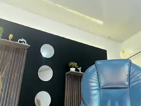 Aurora Lull online show from April 2026 10:38:02 AM