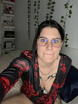 julieeeeee75 online show from January 2026 10:37:01 PM