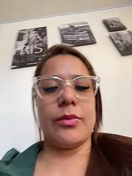 Snapshot of Pretty__Milf chatting on July 2026 04:23:02 PM Pretty Milf online show from July 2026 04:23:02 PM