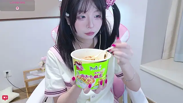 Qiqiiii-05 online show from June 2026 01:26:01 PM