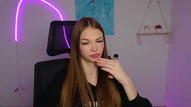 Lina Loveuu online show from April 2026 11:27:01 AM