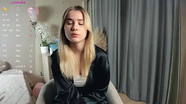 LuanaFincel online show from February 2026 01:02:02 AM