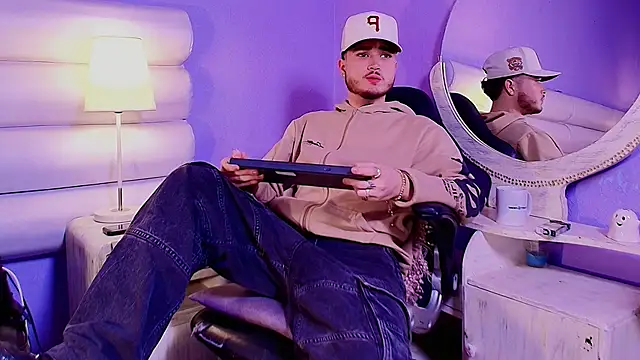 Snapshot of Salvattore_Muller chatting on February 2026 01:22:01 AM Salvattore Muller online show from February 2026 01:22:01 AM