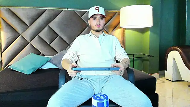 Snapshot of Salvattore_Muller chatting on February 2026 06:06:02 AM Salvattore Muller online show from February 2026 06:06:02 AM