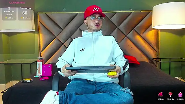 Snapshot of Salvattore_Muller chatting on February 2026 11:50:02 PM Salvattore Muller online show from February 2026 11:50:02 PM