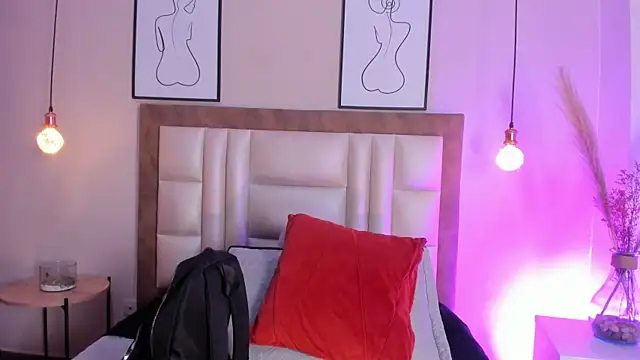 TessaMonroee online show from February 2026 06:23:01 PM