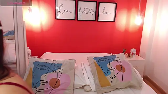 MaddyOwens 5 online show from April 2026 12:41:02 PM