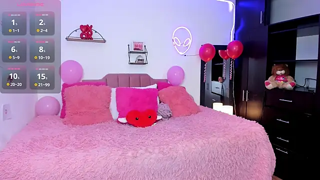 Nina curves online show from February 2026 07:20:01 PM