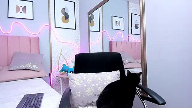 SAMMYLEWISMD online show from January 2026 07:11:01 PM