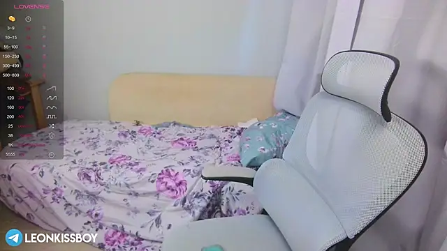 LeonBoykisser online show from April 2026 10:05:02 AM