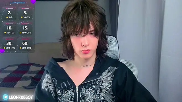 LeonBoykisser online show from July 2026 03:45:02 PM