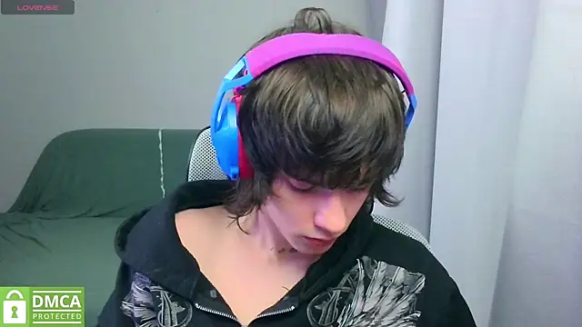 LeonBoykisser online show from July 2026 04:53:02 PM