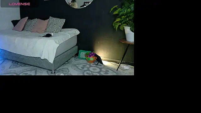 Noaah25  online show from April 2026 03:21:01 AM