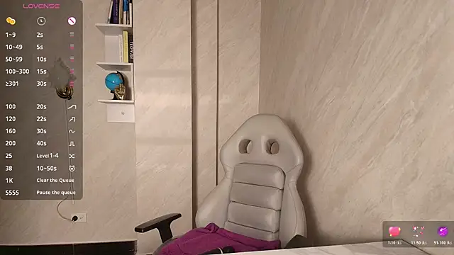 NiccolleHall online show from March 2026 01:40:02 PM