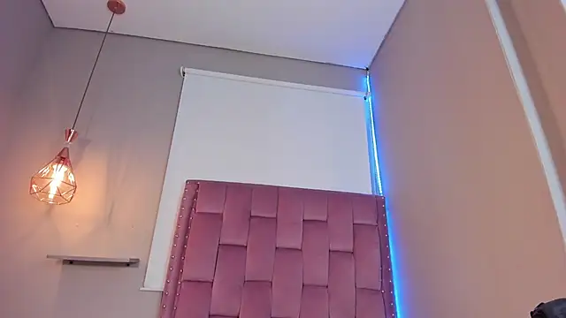 Scarlet Vixen  online show from April 2026 12:50:01 PM