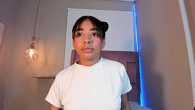 Scarlet Vixen  online show from April 2026 12:24:01 PM