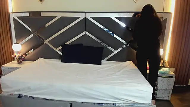 Ambarross  online show from February 2026 12:31:01 PM