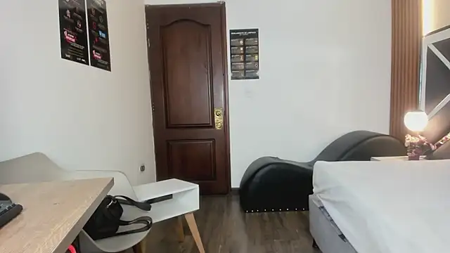 Ambarross  online show from March 2026 02:01:01 PM