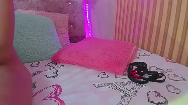 lovely  kiss   online show from March 2026 06:12:01 PM