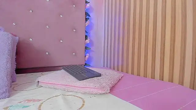 lovely  kiss   online show from July 2026 06:12:01 PM