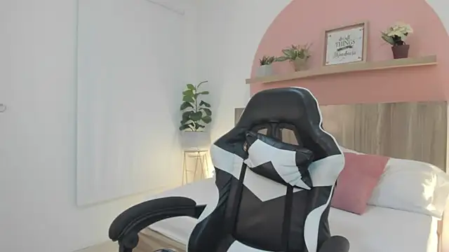 Snapshot of ivette_swan chatting on February 2026 12:28:01 PM ivette swan online show from February 2026 12:28:01 PM