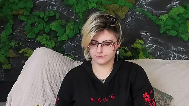 Snapshot of ABSI_GLITCH chatting on February 2026 10:33:01 AM ABSI GLITCH online show from February 2026 10:33:01 AM