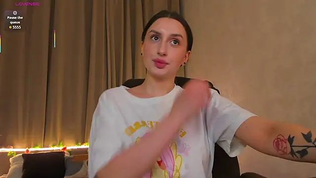 Celine Coello online show from April 2026 12:10:01 PM