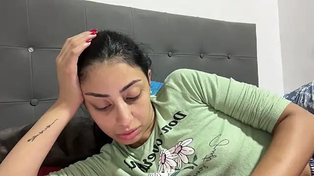 AbrilSantosxo online show from May 2026 01:06:01 PM