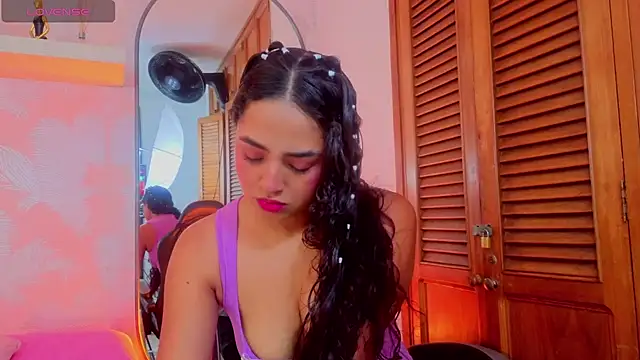 Emma Thompssonn online show from April 2026 12:23:01 PM