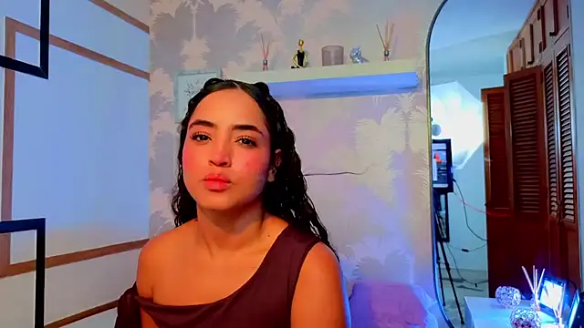 Emma Thompssonn online show from July 2026 12:09:01 PM
