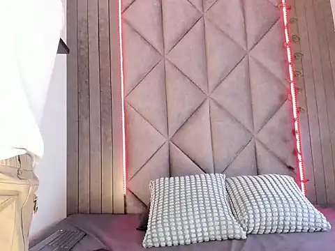 AndrewKenoxx  online show from February 2026 07:39:02 PM