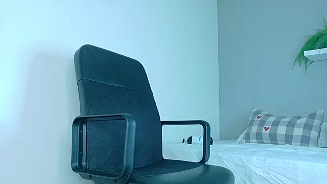 AndrewKenoxx  online show from February 2026 07:36:02 PM