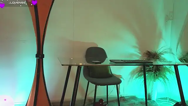 fransheskarossi online show from April 2026 12:05:02 PM