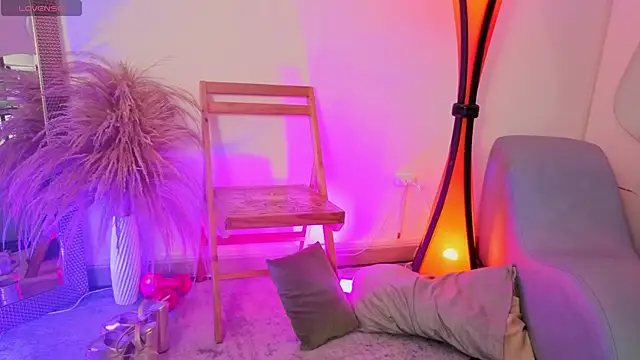 fransheskarossi online show from April 2026 07:58:01 PM