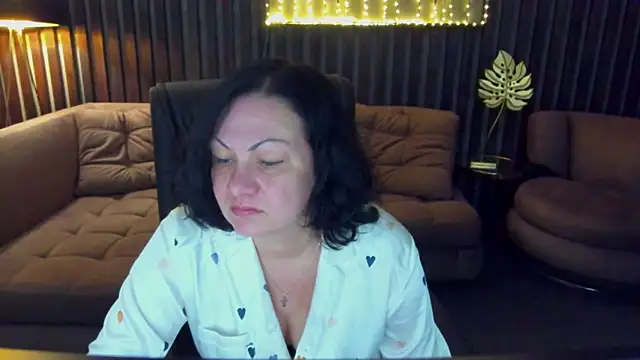 IrissMoon online show from June 2026 05:44:01 AM