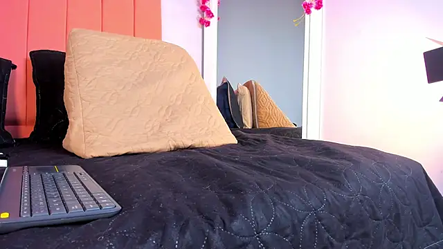 rose thompson19 online show from June 2026 07:18:02 PM