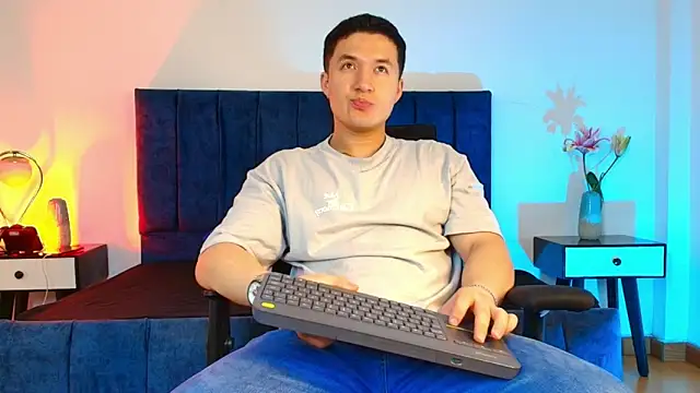 Alexander Connor online show from February 2026 12:43:02 PM