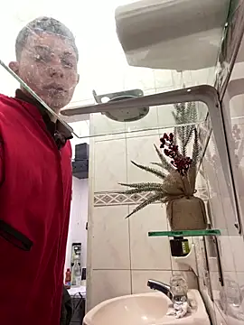 santiObrero online show from February 2026 03:23:02 PM