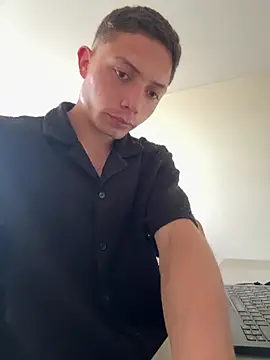 santiObrero online show from March 2026 09:19:02 PM