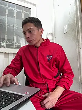 santiObrero online show from April 2026 03:05:02 PM