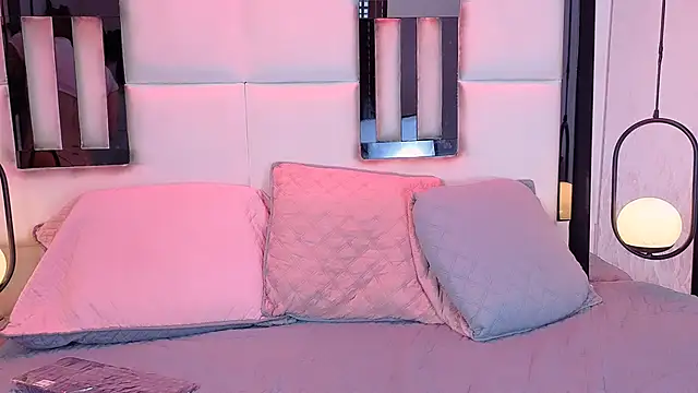 JuneCollins online show from February 2026 09:15:02 PM